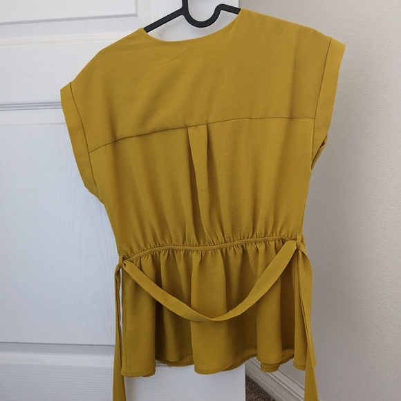 Top - Picture 2 of 3